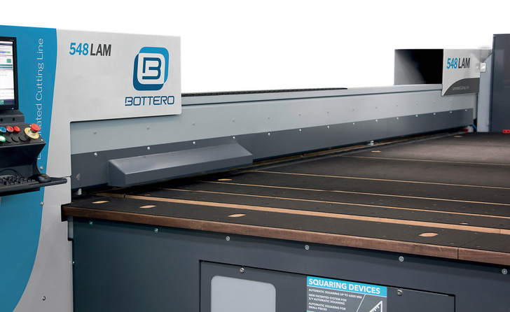 Die hochautomatisierte VSG-Schneidanlage 5 48LAM von Bottero