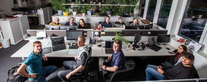 Das Lisec-Technik-Team aus dem Support. Hier sind die besten Spezialisten, die schon alles gesehen haben und in der Lage sind, jeden Maschinenstillstand und mehr zu lösen.