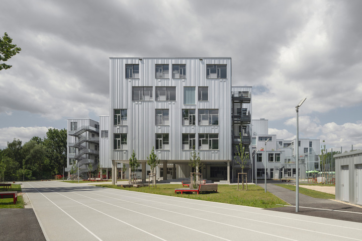 Die Doppelschule in Berlin-Lichtenberg beherbergt eine Integrierte Sekundarschule (ISS) und ein Gymnasium unter einem Dach.