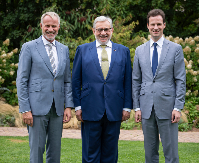 Wolf Hoppe (Mitte) mit seinem Bruder Christoph und seinem Sohn Christian Hoppe