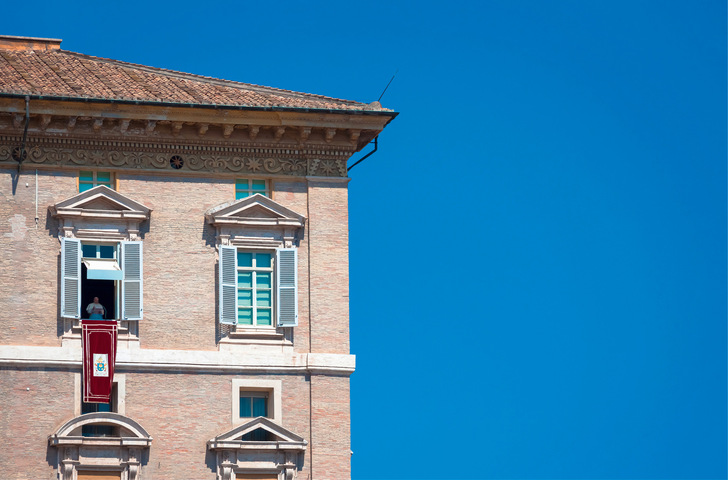 19.08.2018: Papst Franziskus am Sonntag während des Angelusgebets auf dem Petersplatz.