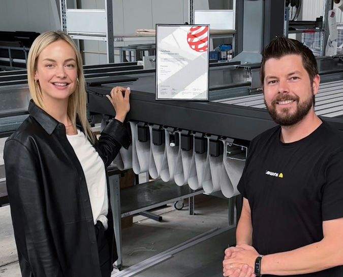 Sophie Lewens, Leitung Marketing und Fabian Cichon, Vertriebsleiter Deutschland freuen sich über die Auszeichnung.