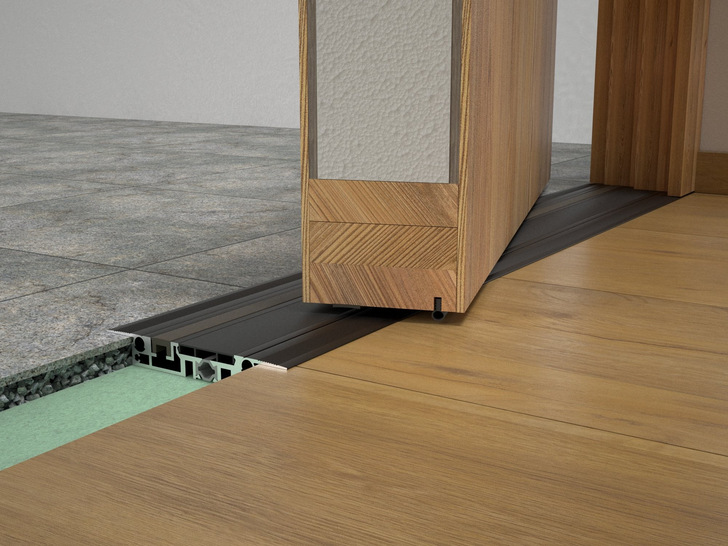 Den Trend zur Pivottüre hatte ALUMAT einst vom Besuch der International Building Show in Las Vegas mitgebracht – seither werden die Aktivitäten rund um die Konstruktion, bei der sehr hohe Gewichte auf dem Drehpunktantrieb abgelastet werden, immer vielfältiger.