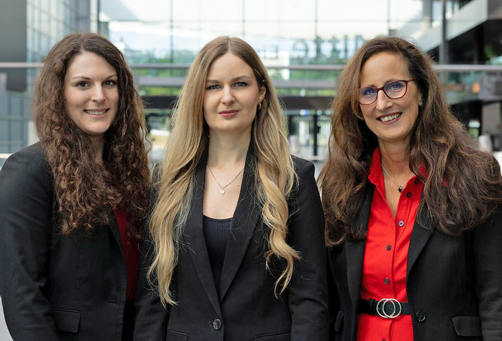(v.r.) Elke Harreiß, Abteilungsleitung, Chiara Sträßner, Veranstaltungsleitung und Ramona Wißmüller, Marketingleitung.