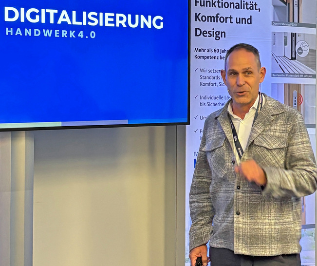 Markus Walter spricht über Digitalisierung in seinem Unternehmen - vor allem über die Ausstattung der Fenster mit einem NFC-Chip von der DBS.
