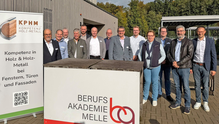 Alle Teilnehmer vor dem Gebäude der Berufsakademie Melle