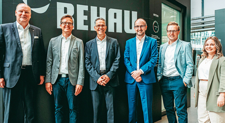 Im intensiven Austausch am Standort Erlangen (v.l.): ­Carsten Heuer, GW-Chef­redakteur ­Daniel Mund, ­Michael Stöger, Frank Zimmer­mann, Peter ­Kotzur und﻿ Daniela Rinner.