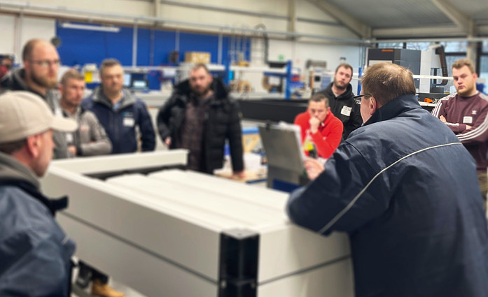 Learning by Doing: Nach der Theorie folgt die Praxis und die Teilnehmenden legen selbst Hand an, um das frisch erworbene Wissen sogleich anzuwenden.