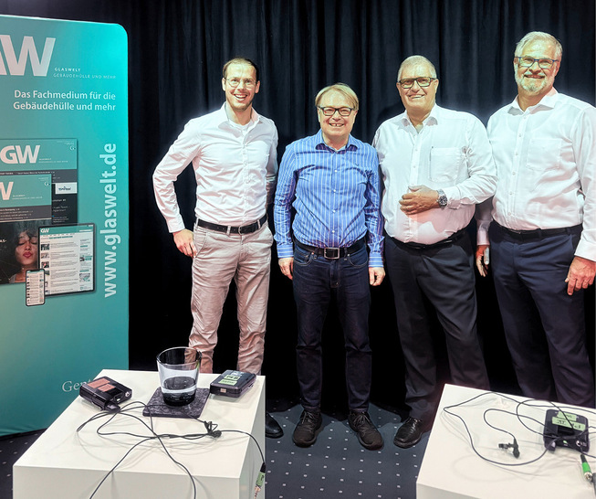 Die Referenten des Thementages (v.l.): Stefan Asche, Hegla; Moderator Matthias Rehberger, GLASWELT; Uwe Risle, Glaston und Arnold Pfeuffer von Corning.