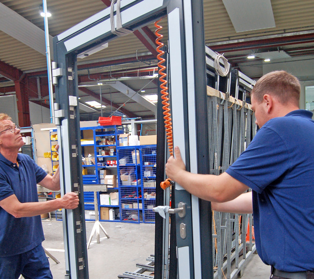 Als CE-zertifiziertes Unternehmen fertigt FOPPE+FOPPE normkonforme Brand- und Rauchschutztüren für die Außenanwendung. Im Programm sind neben der neuen EI290 Sa/S200C5-Tür auch Rohrrahmentüren in EI230- und EI260-Ausführung.