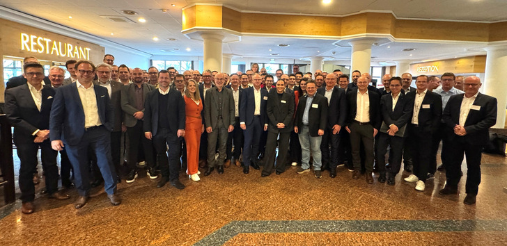 80 Vertreter aus der Schloss- und Beschlagbranche seitens der Industrie und des Fachhandels kamen in Hannover zur 64. Ständigen Konferenz zusammen.