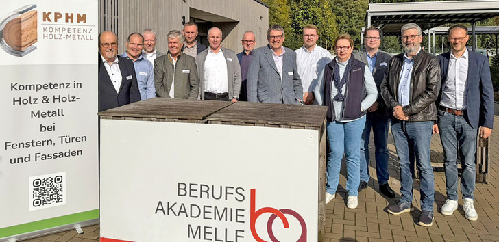 Alle Teilnehmer vor dem Gebäude der Berufsakademie Melle