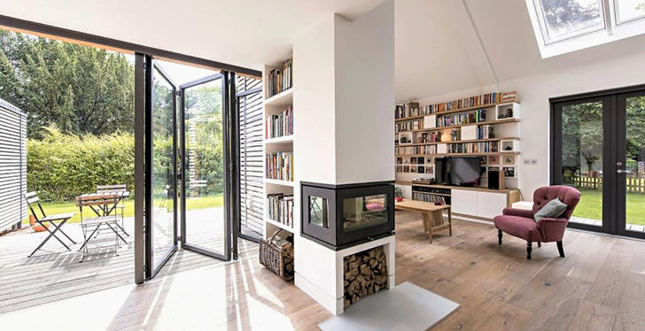 Großflächige Glasfronten reagieren sensibel auf Temperaturschwankungen und Luftfeuchtigkeit – und zeigen, was im Raumklima passiert.