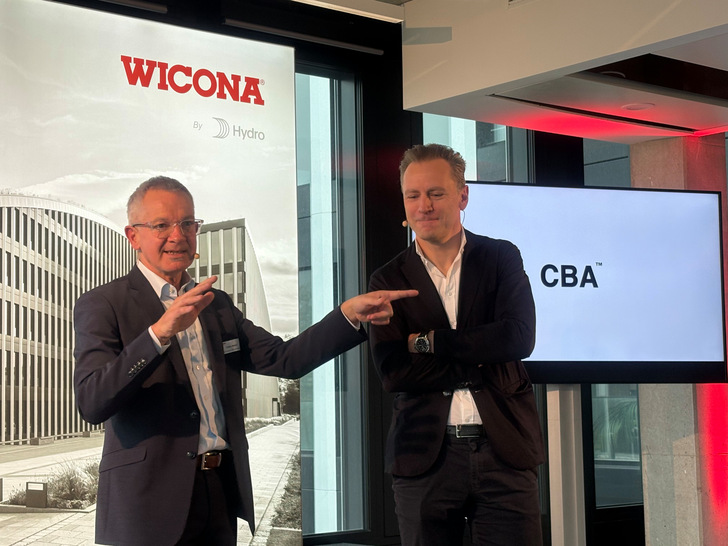 Christian Mettlach (i.) von Wicona führte durch die Veranstaltung