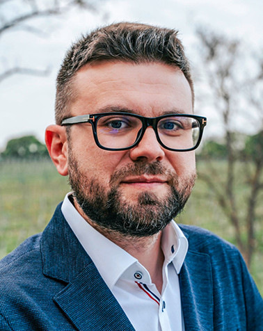 Unsere Aufgabe liegt jetzt in der intelligenten und qualitätsvollen Erneuerung des Bestands“, erklärt Fuad Salic, Sprecher des Bundesverbands Sonnenschutztechnik.