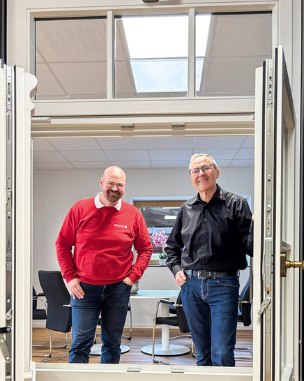 Jürgen Schumann (r.) ­gemeinsam mit ­Oertli-Außendienst ­Roman Günter beim ­Redaktionsmeeting bei eccoform.
