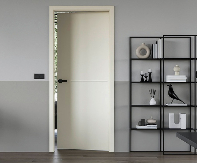 Blackline-Tür mit hochmatter G-TEC Oberfläche: hier mit eleganter, sehr feiner Fräsung in der Türenmitte.