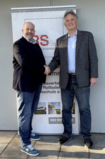 Simon Schmid wird n euer Hauptgeschäftsführer des Bundesverband Rollladen und Sonnenschutz e.V.,   Ingo Plück übernimmt wieder den Geschäftsbereich Recht und Berufsbildung verantwortet.