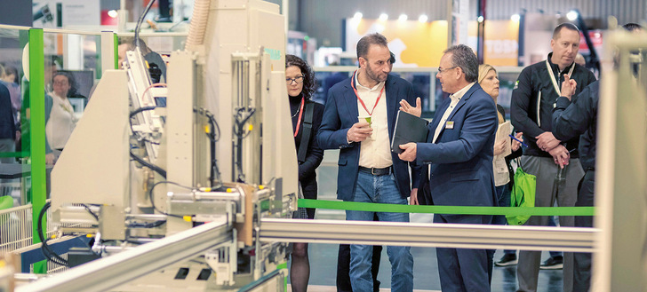 Fachgespräche rund um High-End-Fertigungstechnologie stehen im Fokus bei Urban auf der Fenster­bau/Frontale 2026.