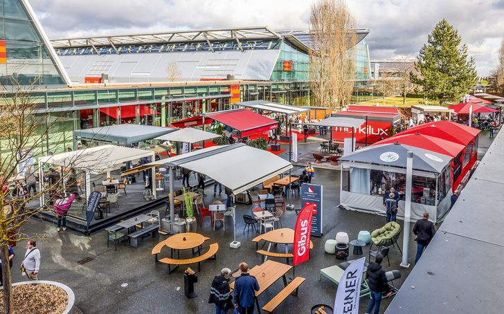 Elf Top-Branchengrößen präsentierten während der Outdoor. Ambiente. Living. ihre hochwertigen Sonnen- und Wetterschutzsysteme im Messepark der Messe Stuttgart.