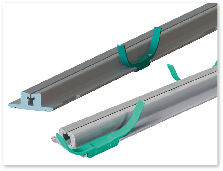 Die MZR-Variante (oben) wurde für ZIP und T-Rail-Systeme entwickelt und sorgt durch ­ihre formschlüssige Führung für hohe Stabilität und dauerhaft präzise Tuchspannung.