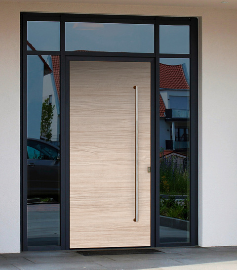 Continental bietet jetzt Oberflächen für Haustüren, die wirken wie aus einem Stück Holz gefertigt.