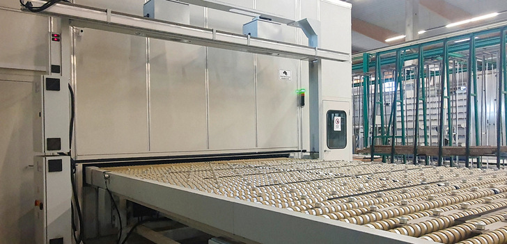 Der Temper Scanner verfügt über fünf Detektionskanäle, davon dienen drei der Ofenoptimierung (Verzerrung, ­Anisotropie, White Haze). Die beiden anderen Kanäle erkennen Glas- und Schichtfehler.