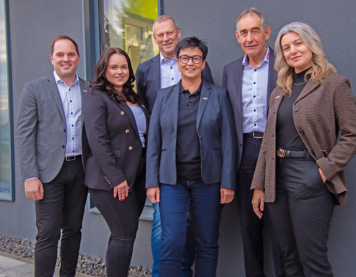 v.l.n.r: Geschäftsführender Gesellschafter: Tobias Kern, Leiterin Vertriebsstrategie: Anncathrin Andres, Betriebsleiter: Jörg Wellendorf, Leiterin Finanzen: Cornelia Fischer, Vorsitzender des Beirates: Bernhard Helbing, Leiterin Vertriebsorganisation: Theresa Schubert