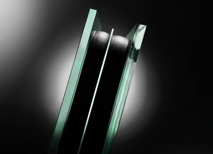 Dünnes 3-fach-Isolierglas ist mit einem TPS-Randverbund aufgebaut
