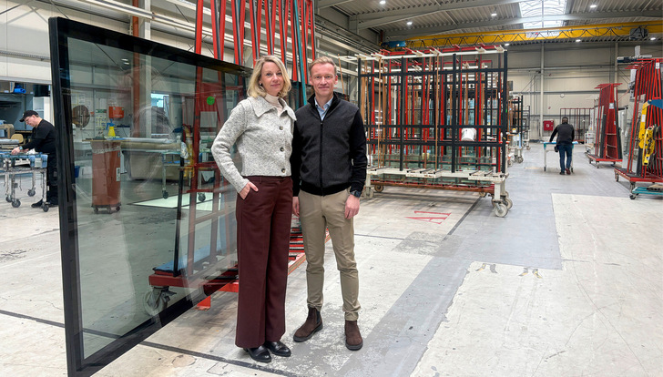 „Unser Ziel ist es, gemeinsam mit ­unseren Kunden nachhaltig zu ­wachsen“, unterstreichen Silvia Buck und Heinz-­Hermann Ross, die heute in zweiter Generation Hero-Glas führen.