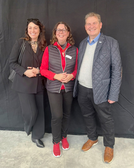 Auch die Geschäftsstelle des ITRS/IVRSA war bei Geschäftsführerin ­Miriam Albrecht (m.) zum 65-jährigen Jubiläum zu Gast.