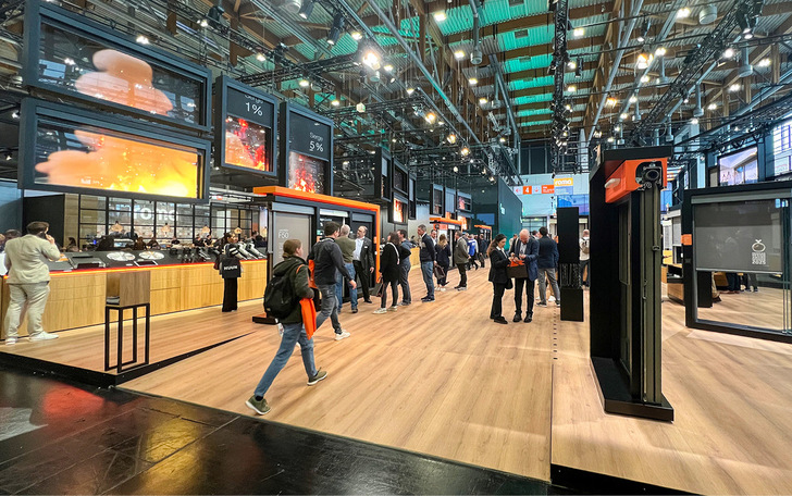 Roma präsentierte auf der Messe integrierte Sonnenschutzsysteme für Fensterbauer.