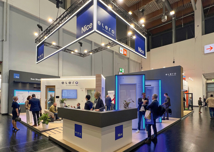 Im Mittelpunkt des Messestandsstanden die neue Son-Steuerungsserie, innovative Antriebslösungen sowie ­vernetzte Smart-Living-Anwendungen für den modernen Sonnenschutz.