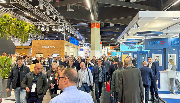 Mit rund 75.000 Besuchern aus 117 Ländern sowie 1.022 Ausstellern aus 47 Ländern bestätigte die Fensterbau Frontale und Holzhandwerk ihre Rolle als zentraler Branchentreffpunkt.