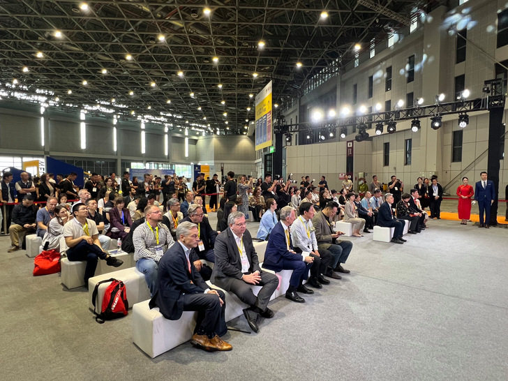 Mit einem deutlichen Signal für Innovation, Energieeffizienz und internationale Vernetzung hat die R+T Asia in Shanghai ihre Tore vom 27. bis 29. Mai geöffnet.