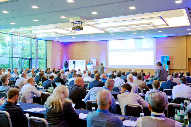 Die Rosenheimer Tür- und Tortage in Münster – ausgerichtet vom ift Rosenheim in Kooperation mit dem Prüfinstitut Schlösser und Beschläge Velbert (PIV) – informierten die Fachteilnehmer zu neuesten Trends aus Technik, Normung und Wirtschaft.
