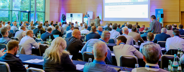 Die Rosenheimer Tür- und Tortage in Münster – ausgerichtet vom ift Rosenheim in Kooperation mit dem Prüf­institut Schlösser und Beschläge Velbert (PIV) – informierten die rund 250 Fachteilnehmer zu neuesten Trends aus Technik, Normung und Wirtschaft.