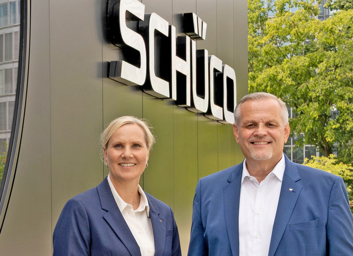 Sandra Greiser, Pressesprecherin und Andreas Engelhardt, geschäftsführender Gesellschafter Schüco International KG.