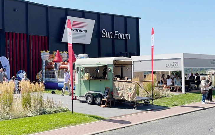Rund 1.500 Besucher feierten gemeinsam mit Warema das fünfjährige Bestehen des Sun Forums in Wertheim. Mehr als 200 Teilnehmer nutzten die Einblicke durch angebotene Werksführungen in Produktion und Logistik.