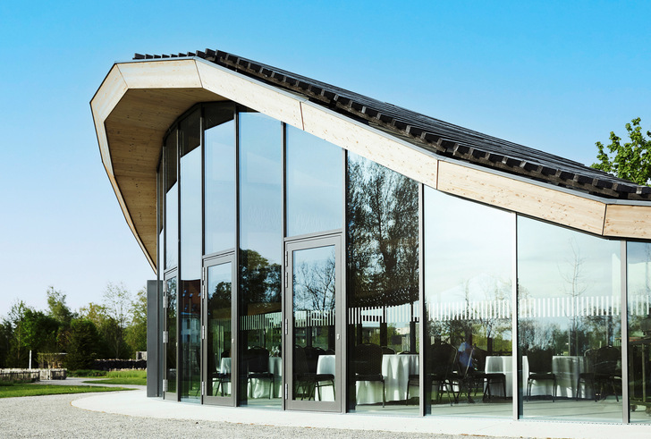Der Argen Pavillon auf dem ehemaligen Landesgartenschau-­Gelände in Wangen (Allgäu) ist ein optischer Blickfang.