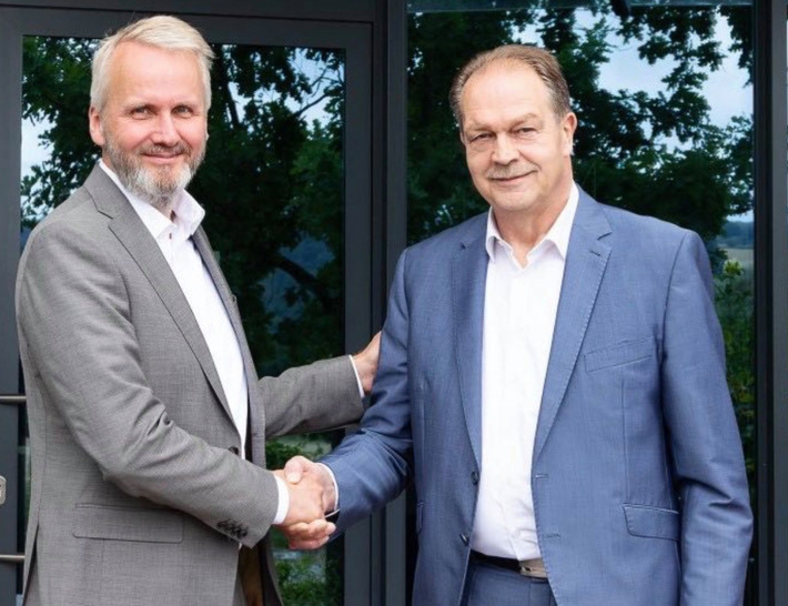 Christian Decker (l.) übernimmt die Hegla-Leitung von Bernhard Hötger