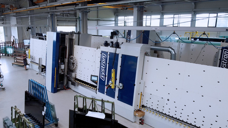Doppelte Power in der Glasbearbeitung: Vorne die neue 3525proMD mit WM, dahinter die bewährte 5027proHD mit WM.