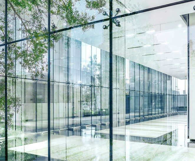 Für optimierte Fassaden: AGC kombiniert sein Low-Carbon VSG mit Saflex LiteCarbon Clear-PVB von Eastman.