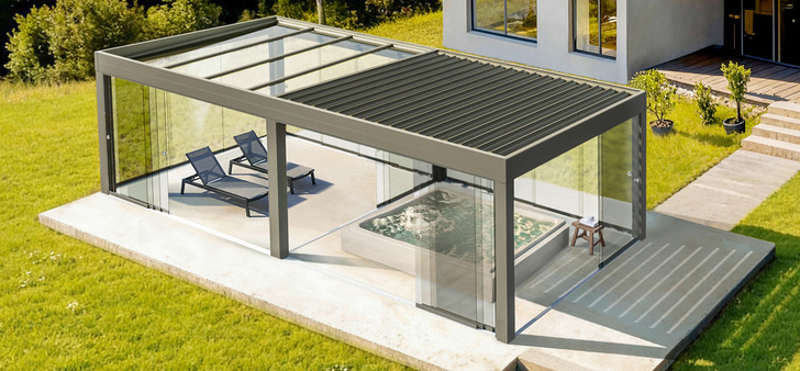 Die Kombination aus Lamellen- und Glasdach nebeneinander gliedert die Terrasse in zwei klar definierte Zonen.