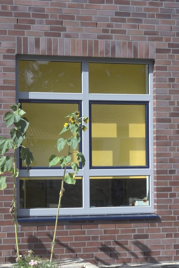 Die Fensterprofile zeichnen sich durch eine Bautiefe von 73 mm aus und sind mit Stahlarmierungen verstärkt 

Bilder: Salamander Industrie Produkte - © Salamander Industrie Produkte
