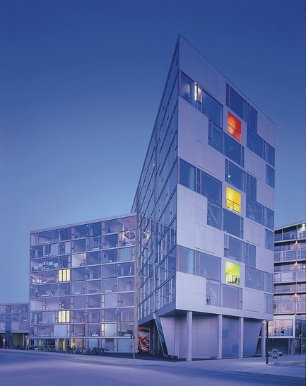 VM Husene in Kopenhagen: realisiert mit “PVDF 70/30“ beschichtete Aluminium-Verbundplatten “Reynobond“ in 4 mm Stärke