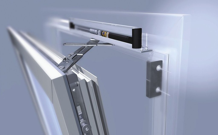 Problemlöser: Durch das Premium-System „E-Tec Drive“ lassen sich Fenster z. B. über eine Zeitschaltuhr zu „programmierten“ Terminen oder durch einen Sensor ab einer bestimmten Luftfeuchtigkeit automatisch öffnen bzw. schließen