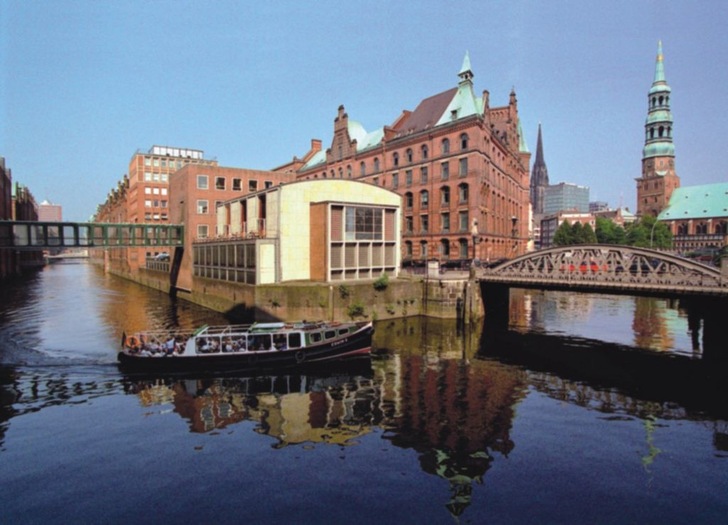Die Alte Kaffeebörse in der Hamburger Speicherstadt ist am 10. Mai Veranstaltungsort der Dorma Architektentage - © Dorma
 Die Alte Kaffeebörse in der Hamburger Speicherstadt ist am 10. Mai Veranstaltungsort der Dorma Architektentage