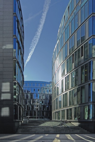 Eine Fassade mit Sonnenschutzgläsern von Saint-Gobain Glass.