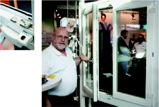 Einbruchhemmende Beschläge am Fenster — gesehen am Stand der Interessengemeinschaft Einbruchschutz